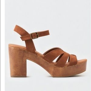 Brown platform heel sandal. NWOT